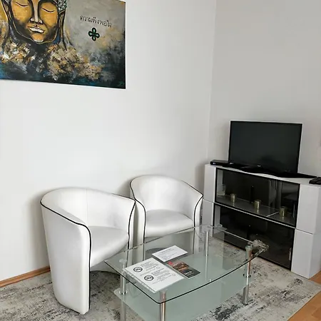 Cozy Near Hockey & Football Arena Apartament