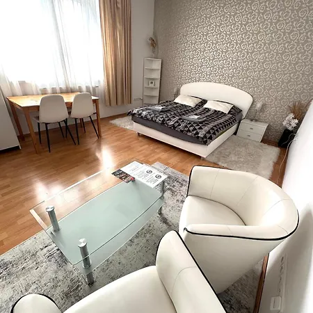 Cozy Near Hockey & Football Arena * Μπρατισλάβα