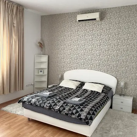 Cozy Near Hockey & Football Arena Apartament *